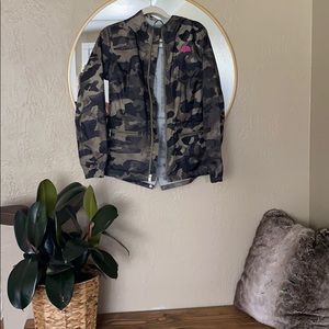 Camo size small north face windbreaker
